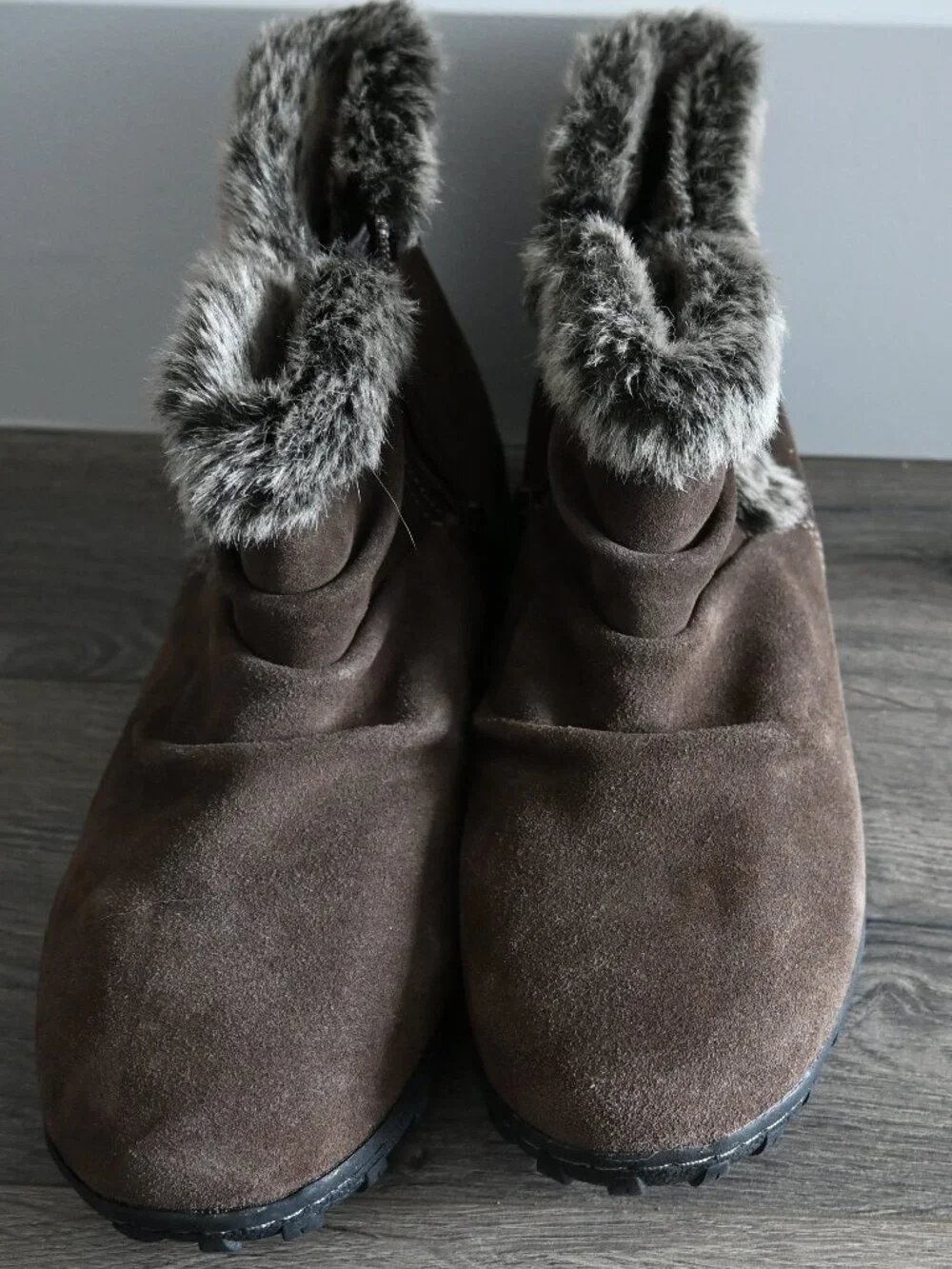 Khombu Insulated Boots Size 9.5 Faux Fur NWT